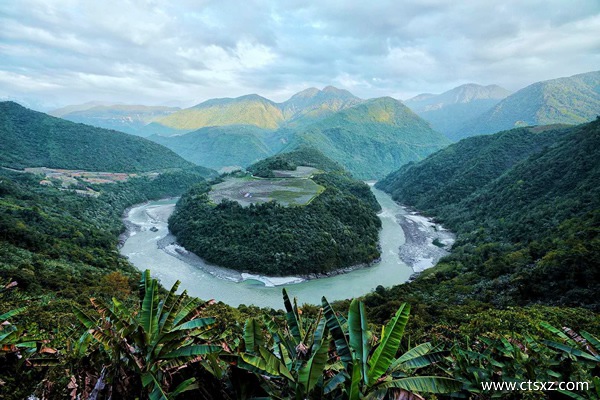 雅魯藏布江大峽谷