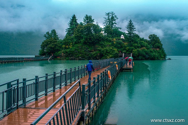 巴松錯和納木錯哪個更美